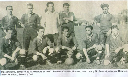 Titulares del equipo que salió por primera vez campeón