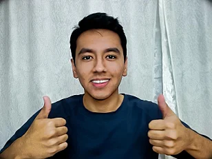 In this picture we see to Alejandro Taboada of channel Programación ATS from Youtube.